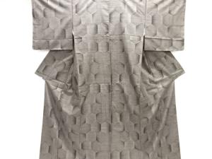 未使用品　亀甲模様織り出し本場泥大島紬着物(7マルキ)